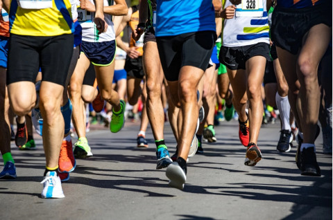 Spill 5 Sepatu Running Paling Hype: Performa Juara, Diajak Nongkrong Malah Makin Slay!