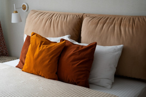 Boleh atau Tidak Bantal Dicuci di Mesin Cuci? Kenali Jenis dan Cara Membersihkan yang Tepat
