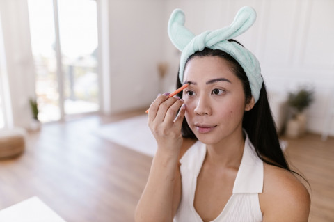 Jangan Asal Bentuk Alis! Sesuaikan dengan Bentuk Wajah Biar Makin Flawless