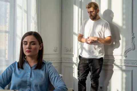 5 Cara Hadapi Pasangan yang Sering Lakukan Silent Treatment