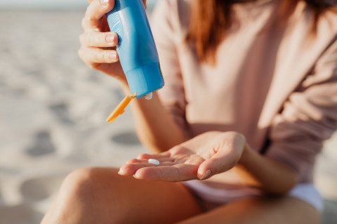 Definisi Sunscreen Ramah Acne-Prone Skin, Bye Komedo dan Bekas Jerawat!