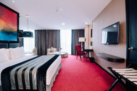 Weekend Bareng Si Kecil? Hotel Ini Punya Kelas Dekorasi Kue dan Movie Club
