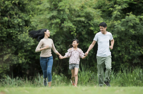 Top Berita Gaya: Parenting Zaman Now hingga Ayam Goreng Masuk TasteAtlas