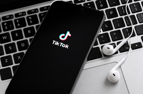 TikTok Perkuat Transparansi Konten AI, dari Deteksi Spam Sampai Kemitraan Baru