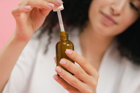 Serum Dulu atau Sunscreen Dulu? Sini Kumpul, Biar Gak Salah Urutan Skincare Lagi!