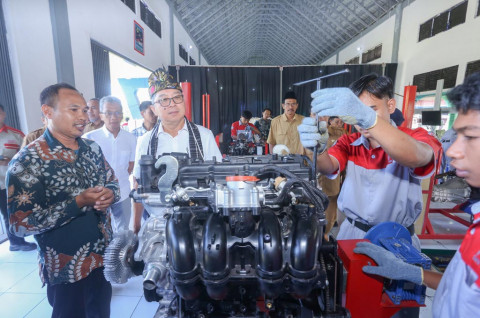 SMK di Lombok Dapat Mesin Mobil untuk Praktik Siswa
