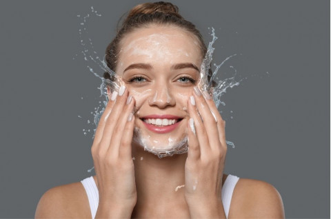 Bye Muka Ketarik! Facial Wash Garnier Low pH Ini Ramah Banget Buat Skin Barrier