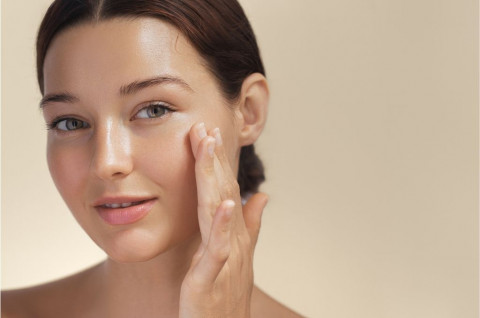 Spill 5 Cara Bikin Kulit Auto Plump Pas Kemarau, Bebas Kusam & Gak Bikin Berminyak!