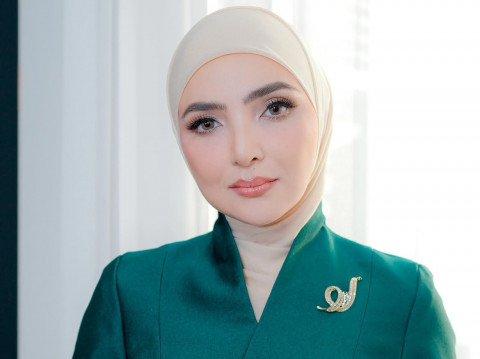 Ashanty Sempat Tergoda Lepas Hijab Saat Lihat Foto Lama
