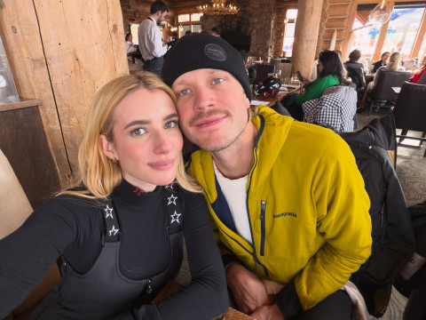 Emma Roberts Resmi Menikah dengan Cody John