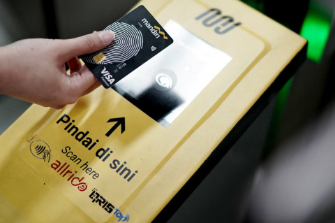 Tak Perlu Beli Tiket MRT Lagi, Ini Cara Bayar Pakai Kartu Kredit Contactless Bank Mandiri