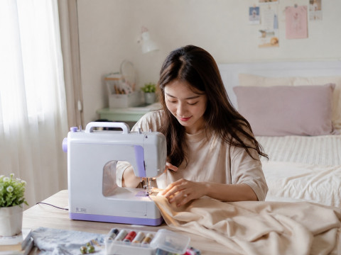 5 Mesin Jahit <i>Portable</i> untuk Pemula, Harga Mulai Rp500 Ribuan