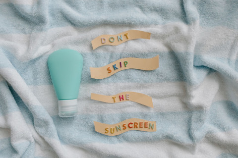 Sunscreen Holy Grail Buat Acnenious Skin yang Ringan, Non-Comedogenic, & Gak Bikin Kilap!
