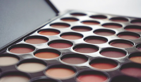 All-in-One Makeup Palette! Cuma Bawa Satu Produk Buat Full Face Look