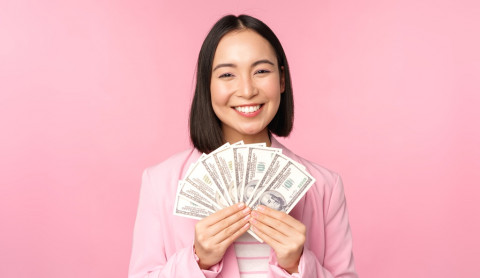 Deretan Shio yang Dompetnya Lagi 'Badai', Awas Kalap Belanja!