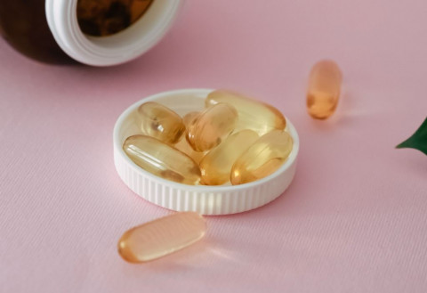3 Berita Terpopuler Gaya: Aturan Minum Vitamin D Hingga Urutan Skincare Pria