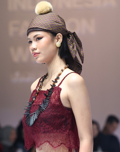 Dari Ratusan Sketsa ke Runway IFW 2026, Desainer Muda Ini Berhasil Juara