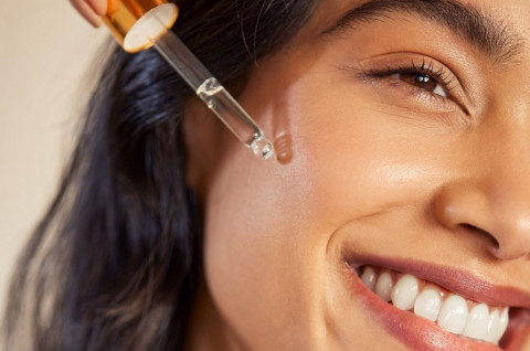 Biar Gak Salah Beli Serum! Retinol vs Peptide, Mana yang Paling Ampuh Bikin Muka Kencang?