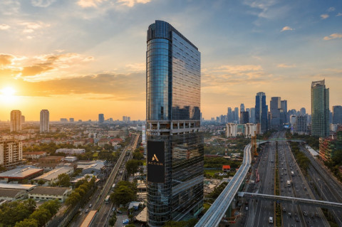 Staycation di Tengah Jakarta? Hotel Ini Punya View LRT dan Banyak Spot Nongkrong