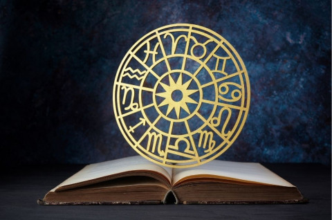 Kaki Auto Gatal Kalau di Kamar! 5 Zodiak Ini Paling Gak Betah Diam di Rumah