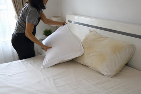 Bantal Menguning? Ini Penyebab dan Cara Mudah Mengatasinya