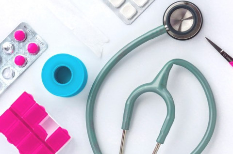 Apakah Tekanan Kerja Tinggi Bisa Memicu Stroke di Usia Muda?