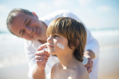 Biar Gak Pulang Sekolah Gosong! 5 Sunscreen Anak SD Ini Bikin Kulit Fresh