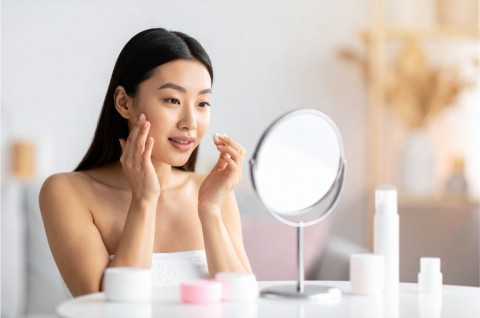 Pantesan Muka Tetap Kusam! 5 Kesalahan Skincare Malam Ini Bikin Produk Kamu Mubazir