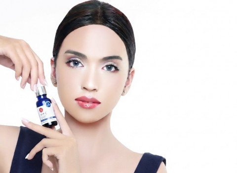 Kulit Sensitif Bisa Glowing Juga Kok! Ini 5 Pilihan Serum Vitamin C Lokal