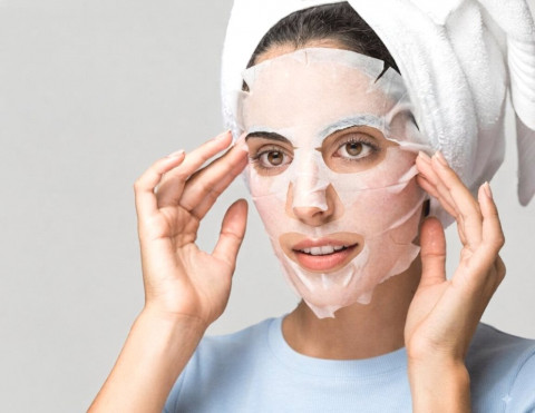 4 Clarifying Sheet Mask Andalan Buat 'Pensiun Dini' Jadi Kilang Minyak!
