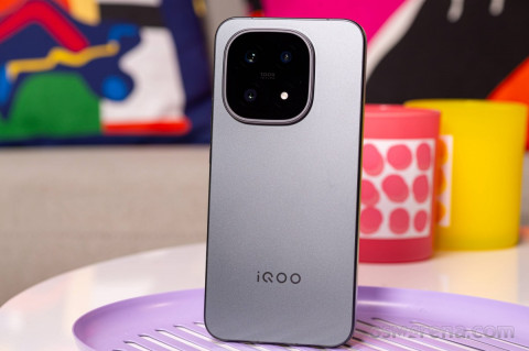 iQoo 16 Bocor: Layar 165Hz dan Baterai 8.500 mAh Jadi Andalan