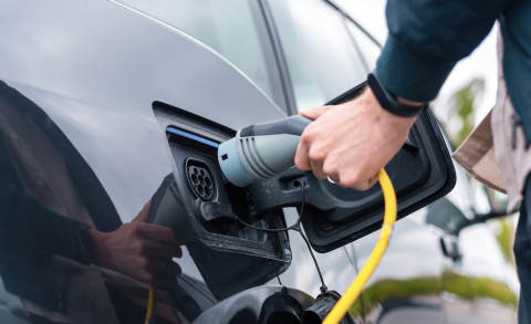 Pasang DC Charger di Rumah? Ini Biaya dan Daya yang Dibutuhkan