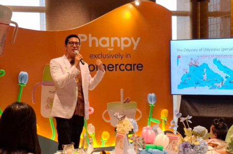 Parents, Ternyata Umur Segini Bayi Mengenal Cup untuk Minum