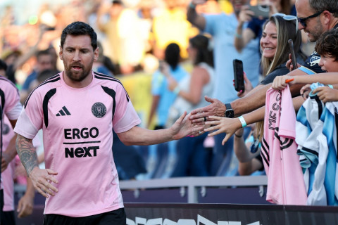 Lionel Messi Terancam Terkena Skors Usai Tampar Kepala Lawan