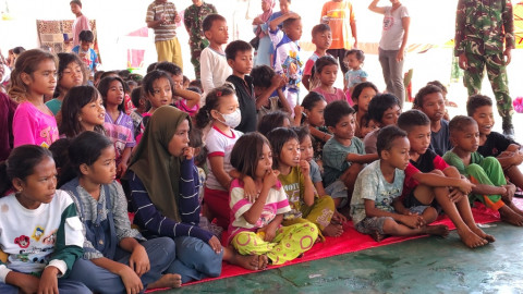 Nyanyian Pengusir Duka: Senyum Polos Anak Penyintas Gempa di Bawah Langit NTT