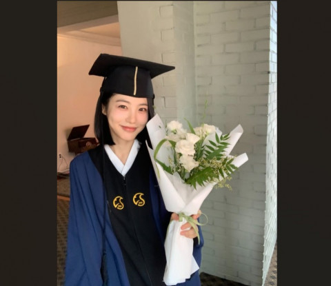 Akhirnya Wisuda! Shin Ye-eun 'The Glory' Rayakan Kelulusan Usai 10 Tahun Kuliah