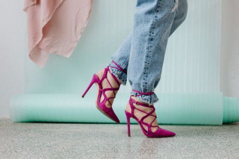 Sering Pakai High Heels? Coba 5 Gerakan Ini Biar Kaki Nggak Gampang Cedera