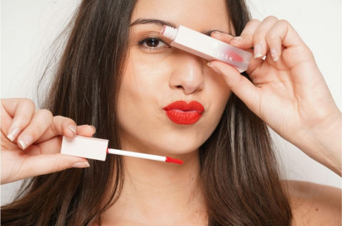 Stop Bingung Bedainnya! Cek Perbedaan Lip Tint, Lip Stain, dan Lip Glaze