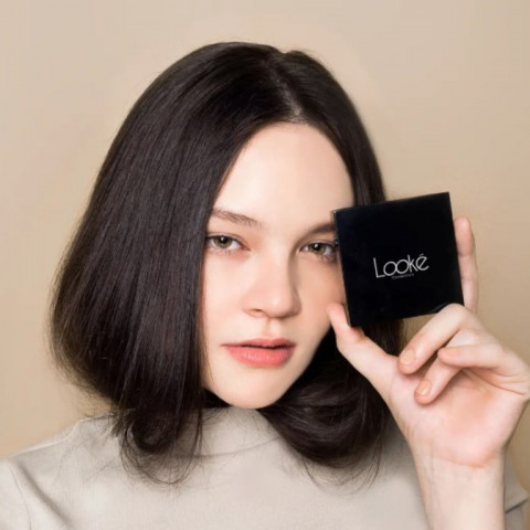 Anti Wajah Kilang Minyak! 4 Compact Powder Lokal Ini Bikin Muka Slay