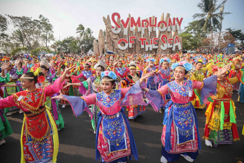 ​Ribuan Peserta Nandak Ondel-Ondel Betawi Cetak Rekor MURI