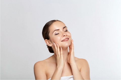 Stop Salahkan Skincare! Cek Skin Exposome yang Bikin Muka Cepat Tua