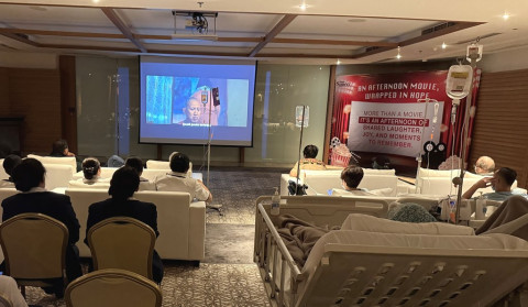 Momen Hangat MRCCC Siloam Semanggi Bikin Mini Cinema, Nobar Bareng Cancer Warrior & Oki Rengga