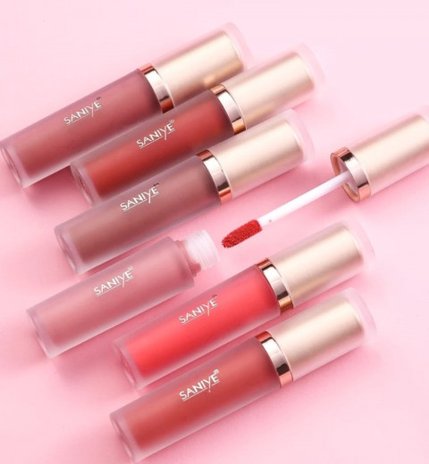 Bye Bibir Kering! 4 Lip Gloss Rp20 Ribuan Paling Juara Buat Kaum Hemat