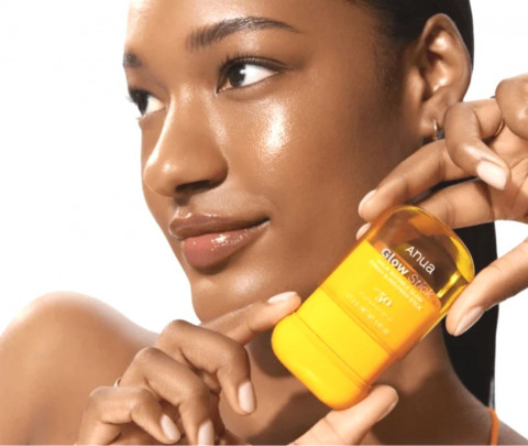 5 Sunscreen Stick yang Bikin Reapply Serasa Main Crayon