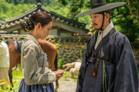Ji Chang-wook Ungkap Pengalaman Adegan Intim dengan Nana di The Scandal