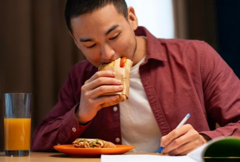 6 Ciri Orang yang Selalu Menghabiskan Makanan Menurut Psikologi, Kamu Termasuk?
