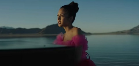 Makna Lagu All I Want Olivia Rodrigo: Ungkapan Luka dan Harapan Cinta Sejati