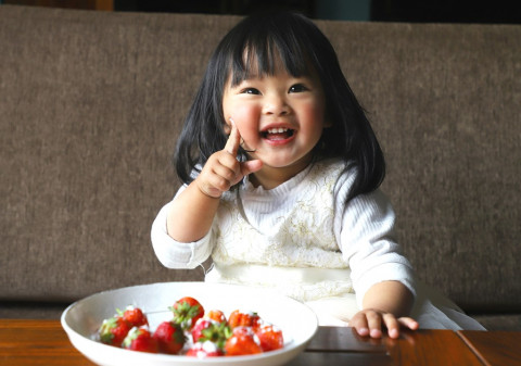 Biar Si Kecil Gak Cuma Nyomot, Ini Tips Finger Foods yang Aman