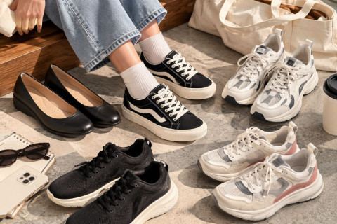 Bikin Jalan Jauh Tetap Slay, Ini 5 Sepatu Lokal Sol Empuk buat Kamu