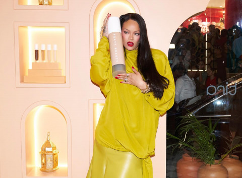 Rihanna Jadi Host Live di TikTok, Jualan sambil Spill Musik Baru
